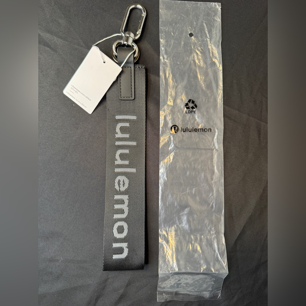 NWT lululemon Never Lost Keychain Classic Black